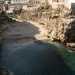 E uno degli scenari pi pittoreschi e pi conosciuti di Polignano, famoso principalmente per linsenatura incastonata fra le alte pareti rocciose a strapiombo sul mare. Parliamo di Lama Monachile, situata allingresso del paese e a due passi dal centro storico, letto di un millenario torrente ormai prosciugato che sfociava nel blu dellAdriatico